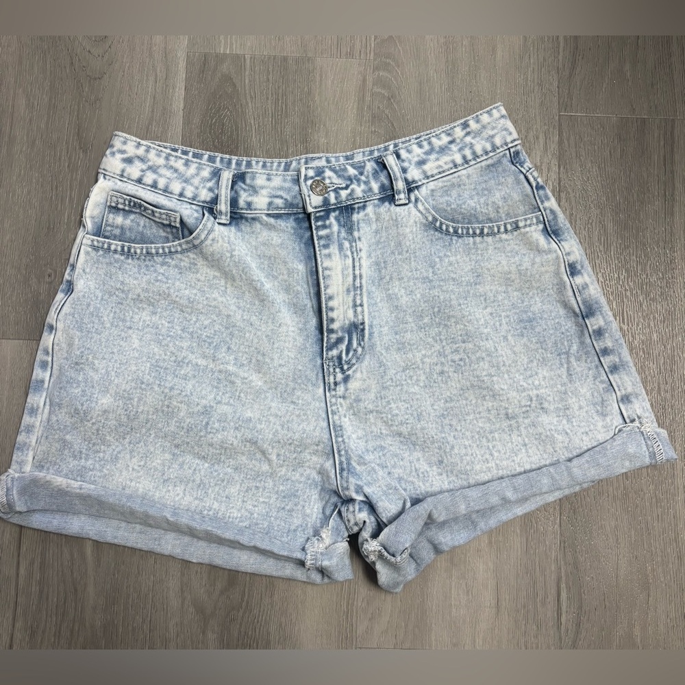 High Waisted Light Wash Denim Shorts 90s Mom Style Rolled Hem Women’s Size Large